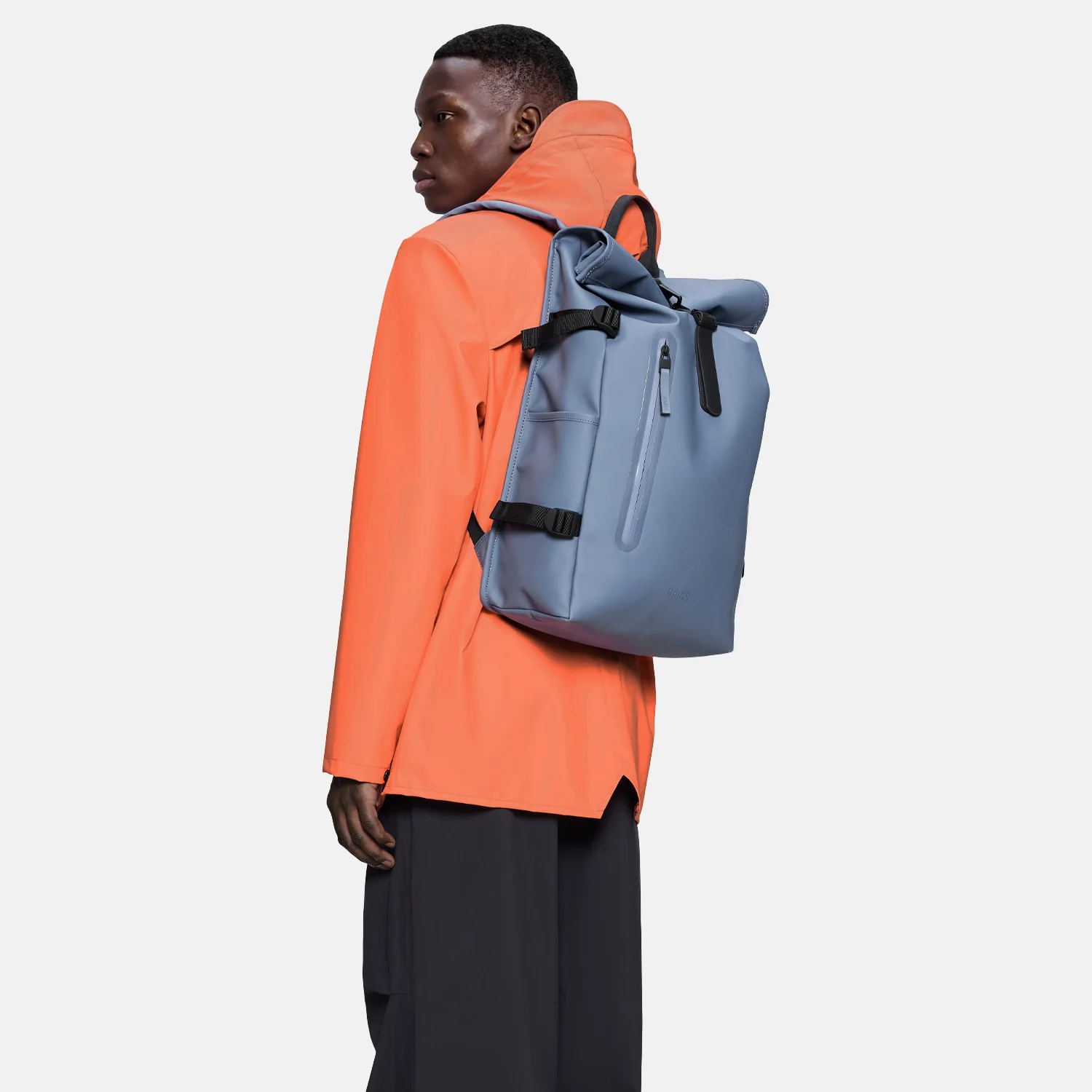 Rains Roltop rugzak L blue dusk bij Duifhuizen