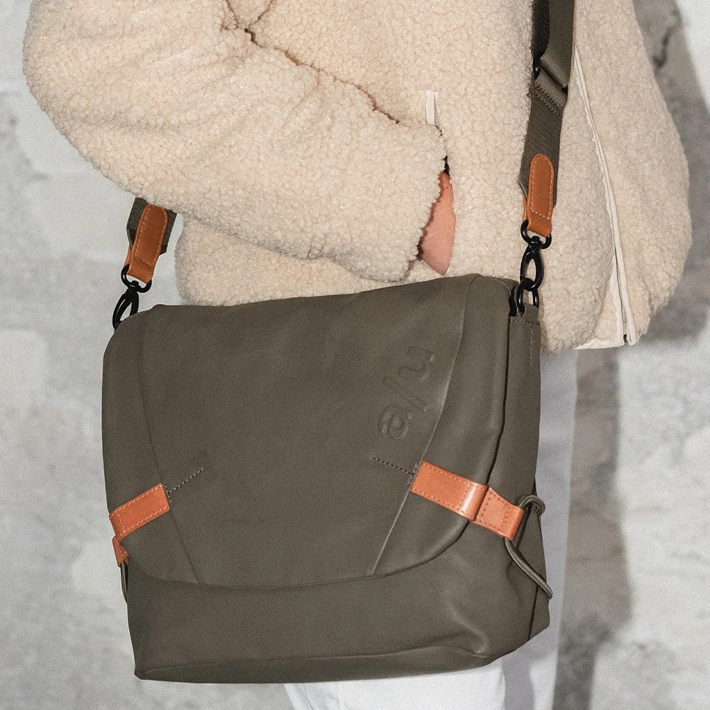 Aunts and Uncles Japan Sendai schoudertas fallen rock bij Duifhuizen