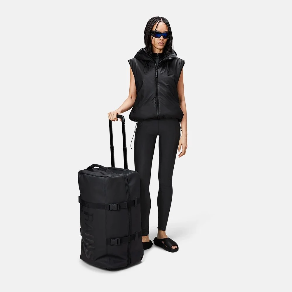 Rains Travel Bag Medium reistas 64 cm black bij Duifhuizen