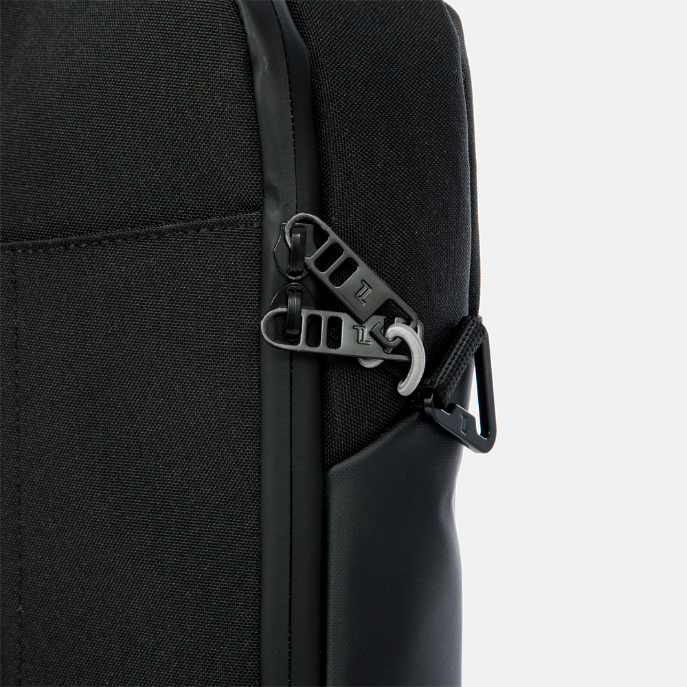 Porsche Design Urban Eco laptoptas M 13 inch black bij Duifhuizen