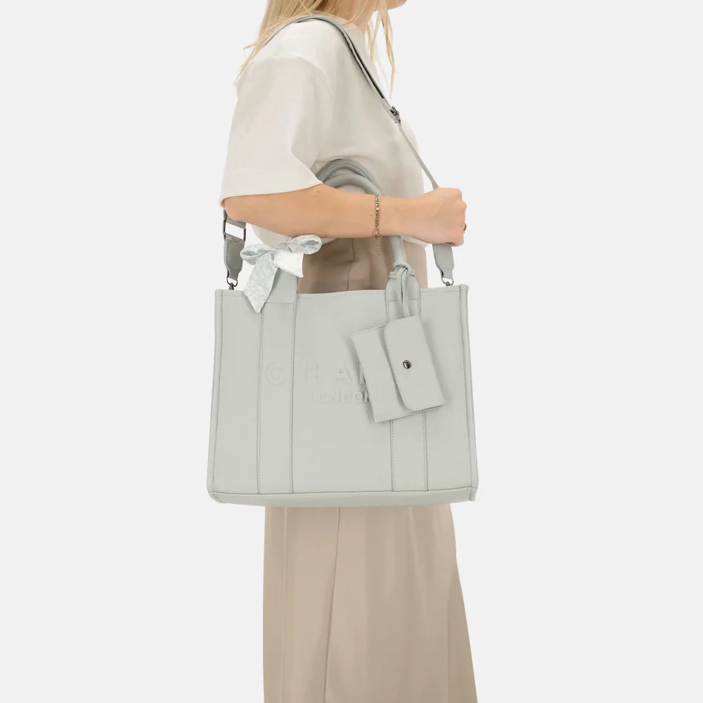 Charm London Debossed shopper M lichtblauw bij Duifhuizen