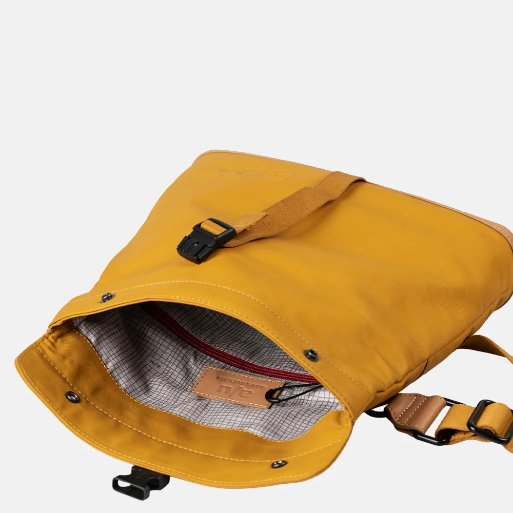 Aunts and Uncles Yao rolltop crossbody tas amber bij Duifhuizen