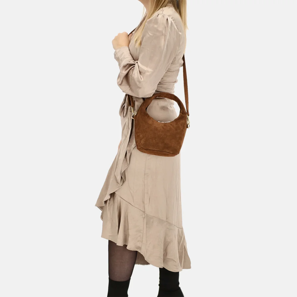 Charm London buideltas suede S cognac bij Duifhuizen