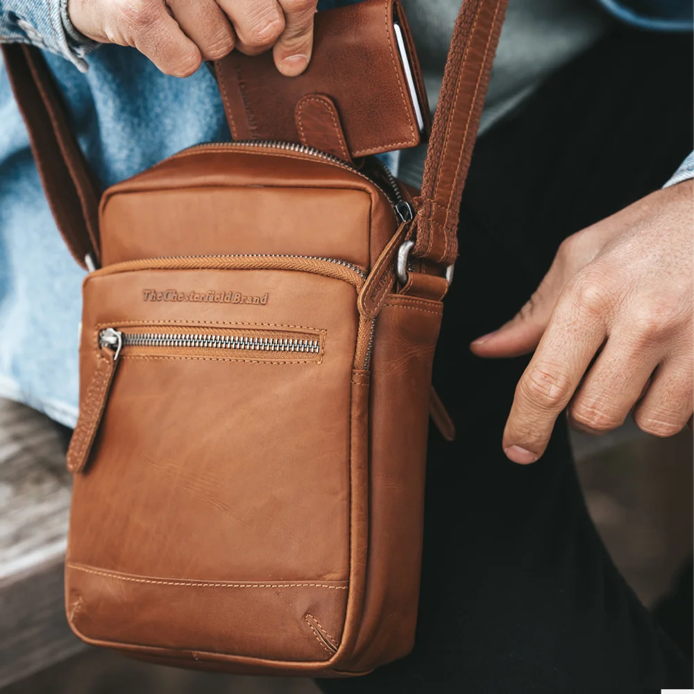 Chesterfield Birmingham schoudertas cognac bij Duifhuizen