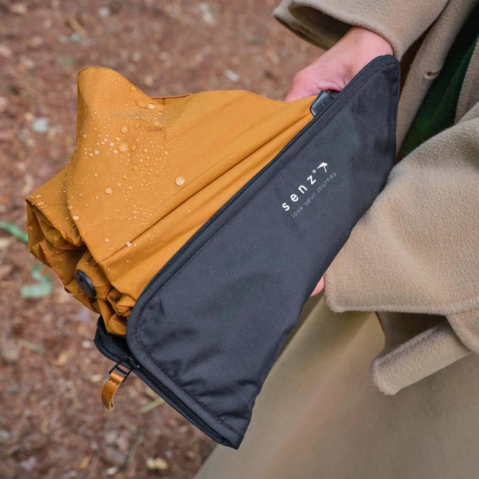 Senz seal for foldable umbrella pure black bij Duifhuizen