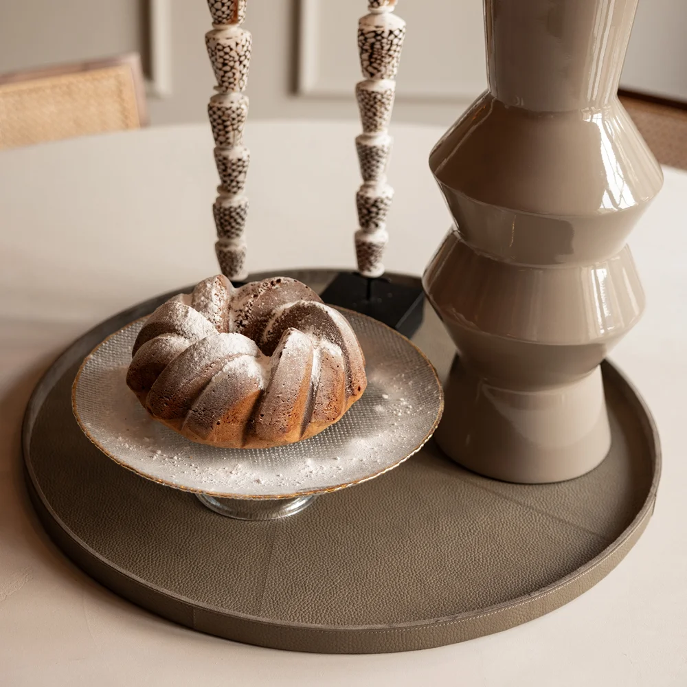 Chamada leren dienblad rond effen L taupe bij Duifhuizen