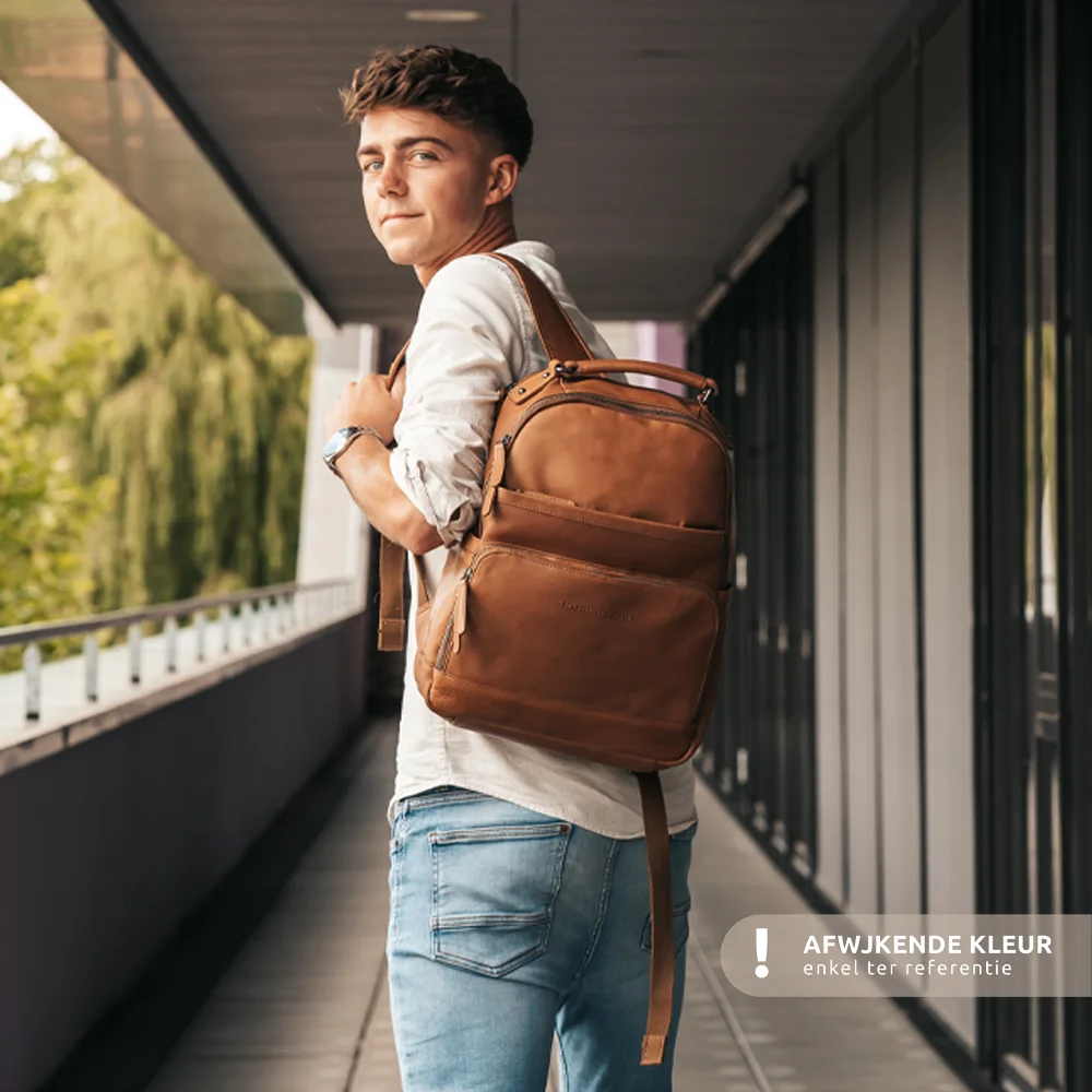 Chesterfield Austin rugzak 14 inch dark brown bij Duifhuizen