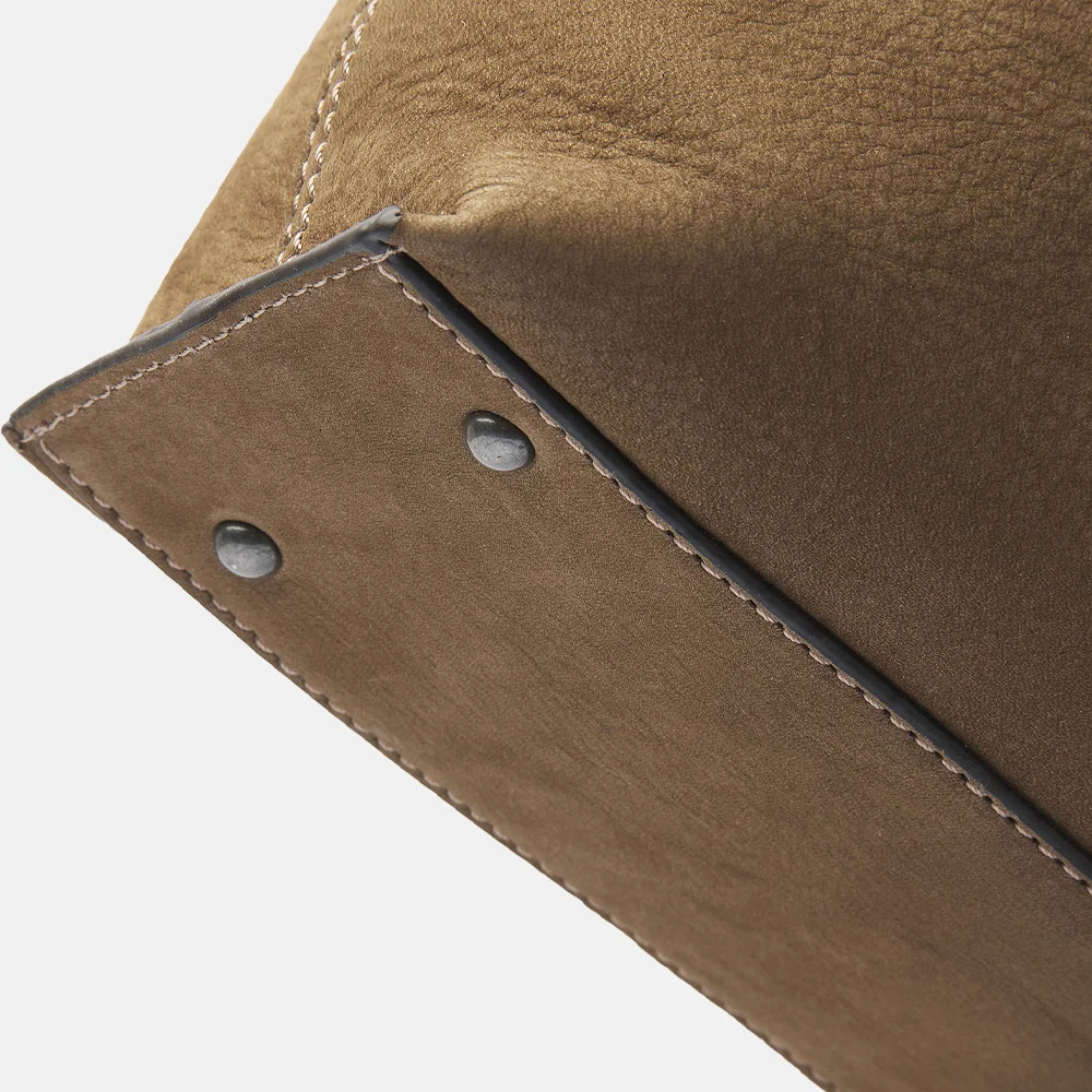 Castelijn en Beerens Nubuck schoudertas 15 inch taupe bij Duifhuizen