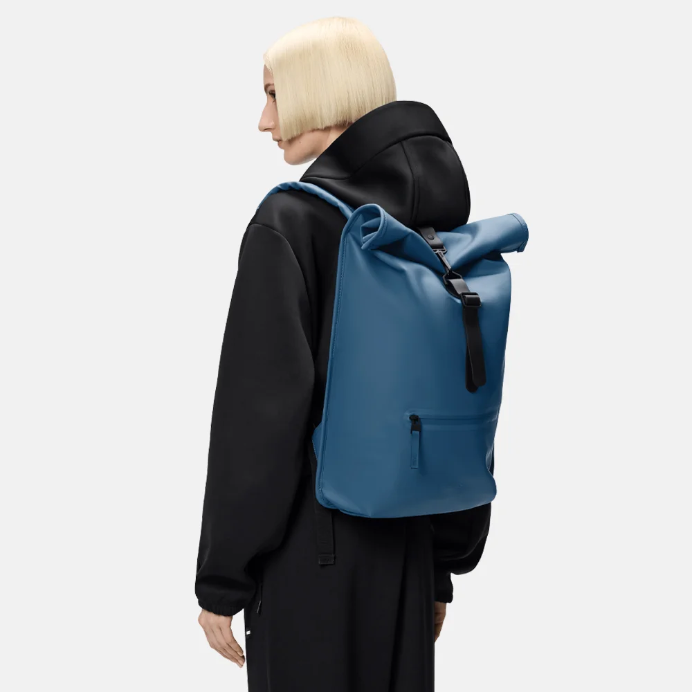Rains Roll-top rugzak 15 inch matrix bij Duifhuizen