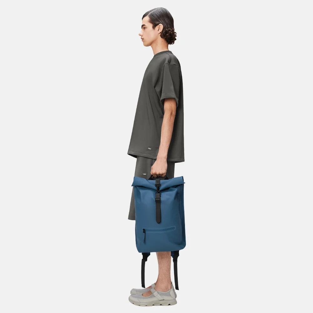 Rains Roll-top rugzak 15 inch matrix bij Duifhuizen