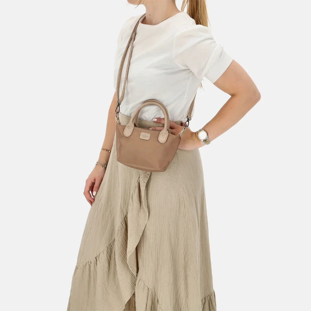 Charm London Buckingham Mono crossbody tas XS lichttaupe bij Duifhuizen