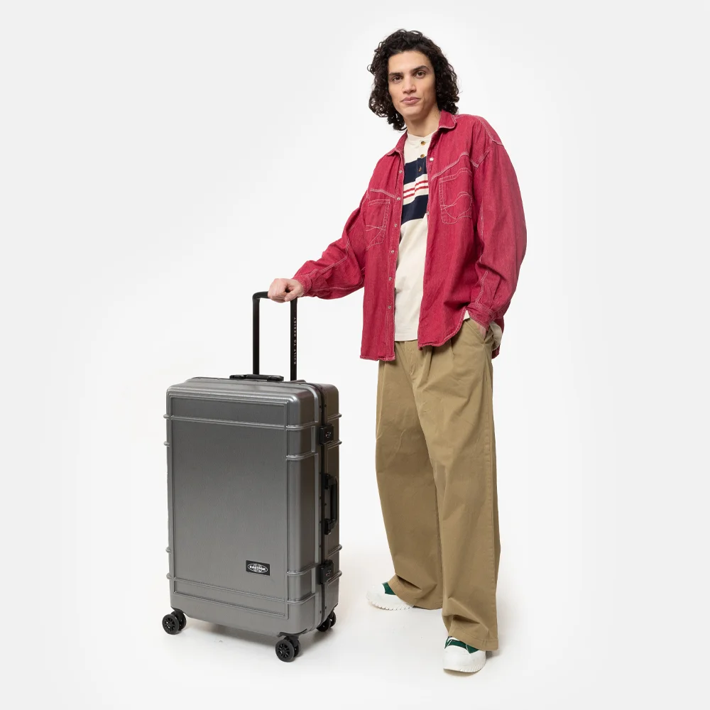 Eastpak Resist'R reiskoffer 78 cm brushed metal bij Duifhuizen