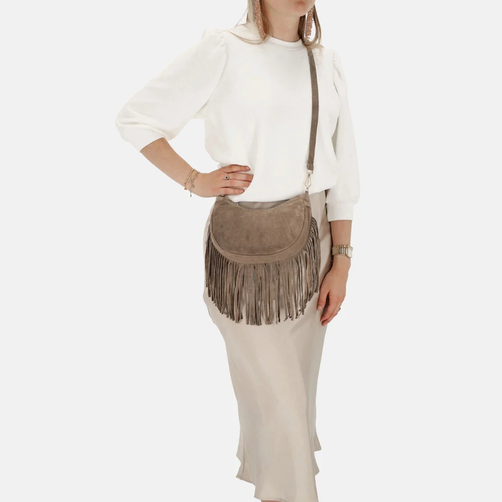 Charm London suède crossbody tas S franjes taupe bij Duifhuizen
