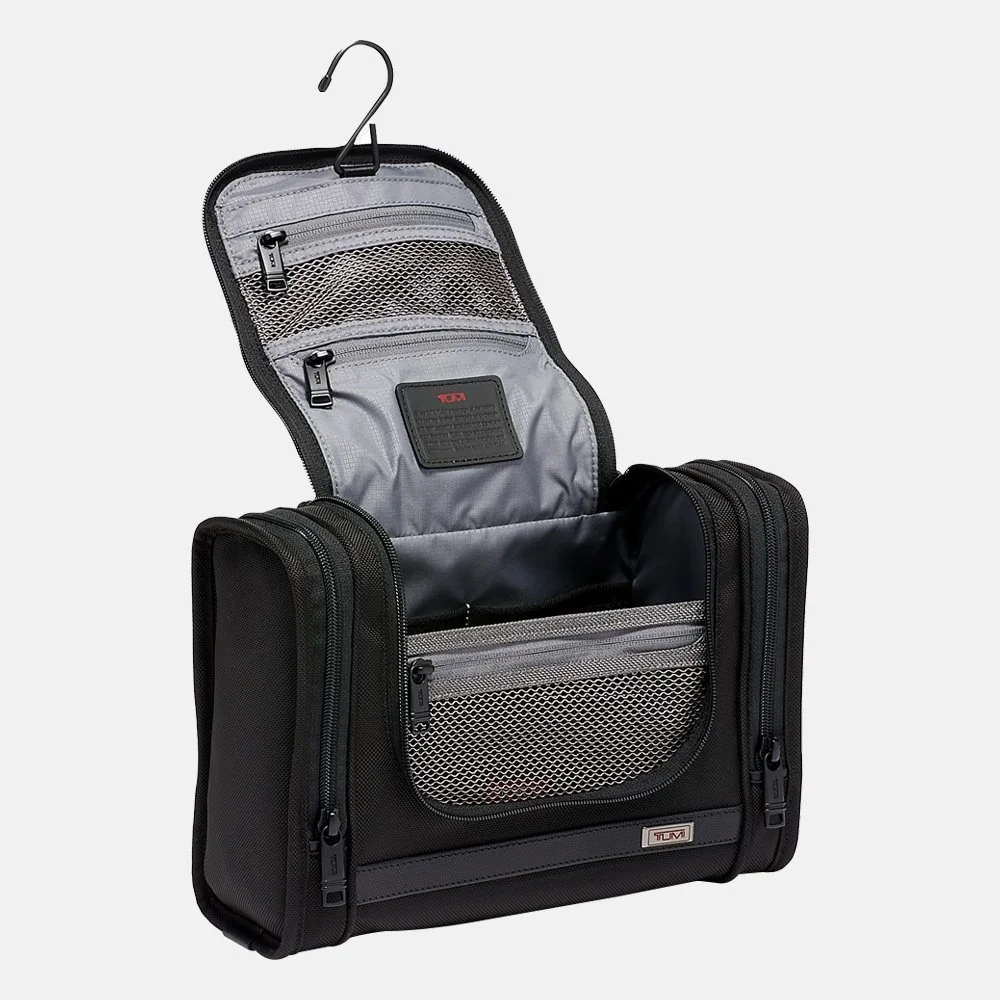 Tumi Alpha 3 toilettas black bij Duifhuizen