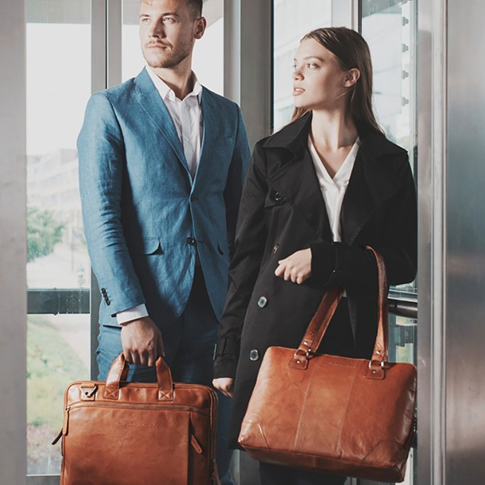 Chesterfield Manuel laptoptas 15.4 inch cognac bij Duifhuizen