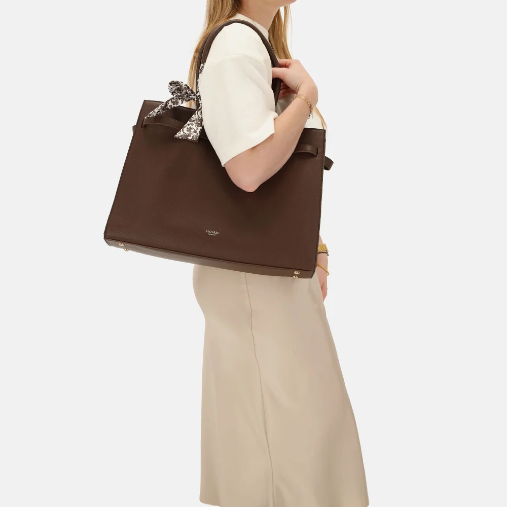 Charm London The Hamptons laptopshopper 15 inch donkerbruin bij Duifhuizen