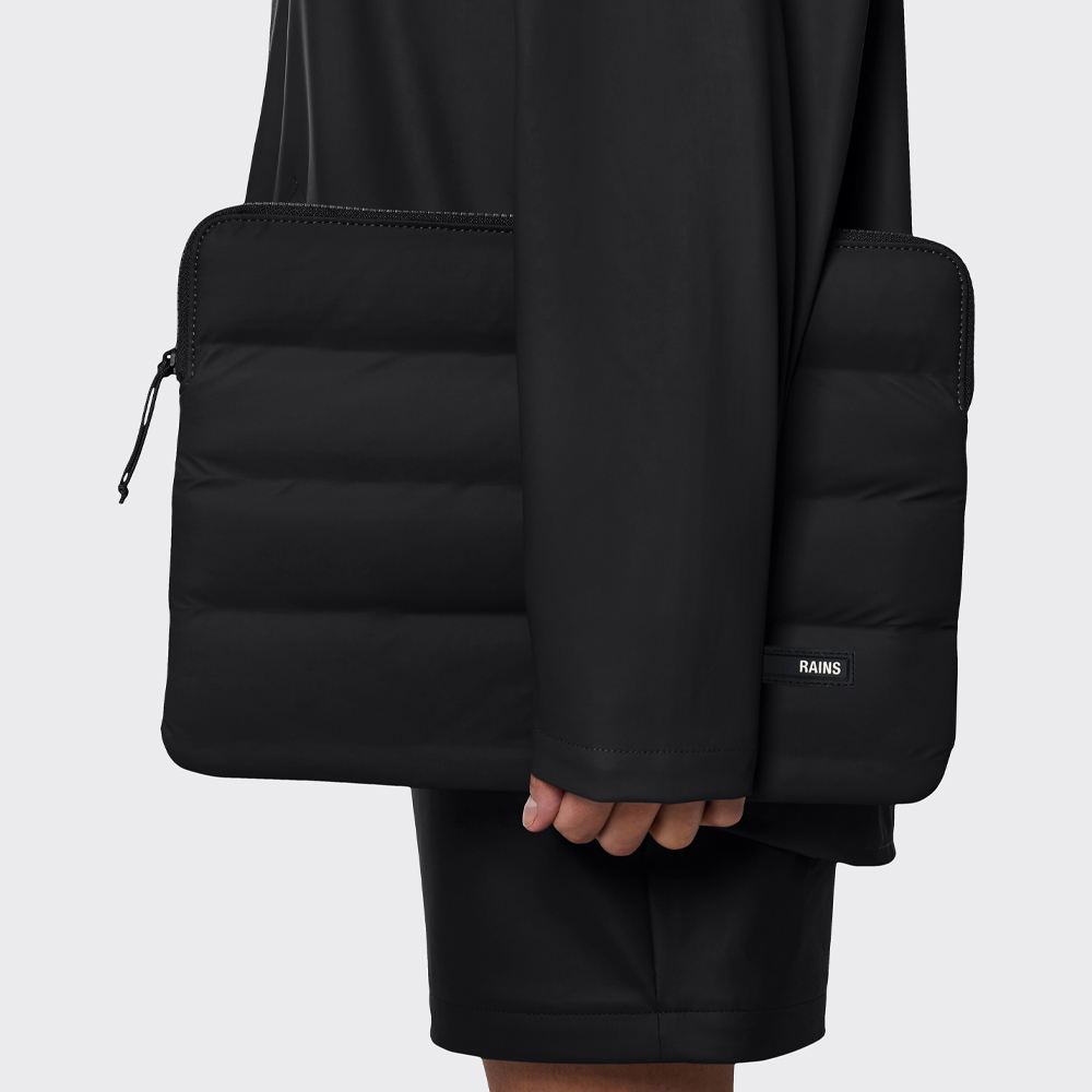 Rains Laptop cover quilted 13 inch laptophoes black bij Duifhuizen