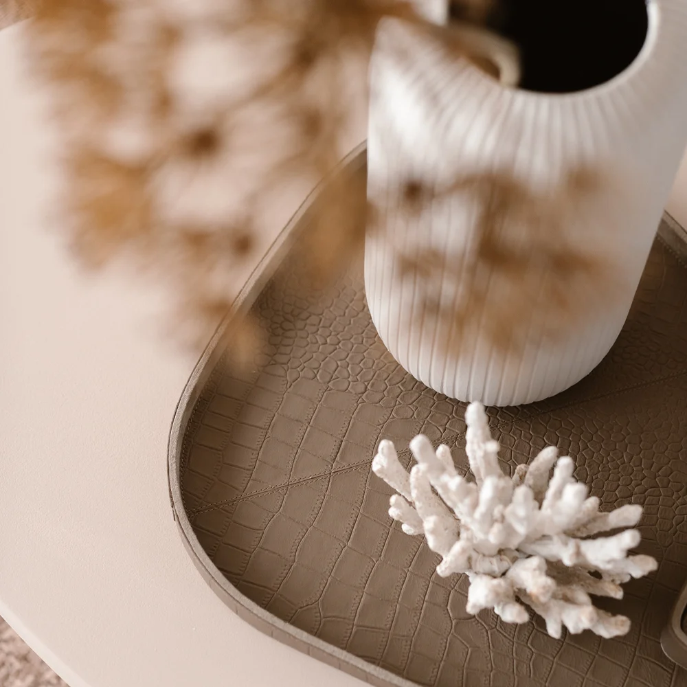 Chamada leren dienblad organisch croco M taupe bij Duifhuizen