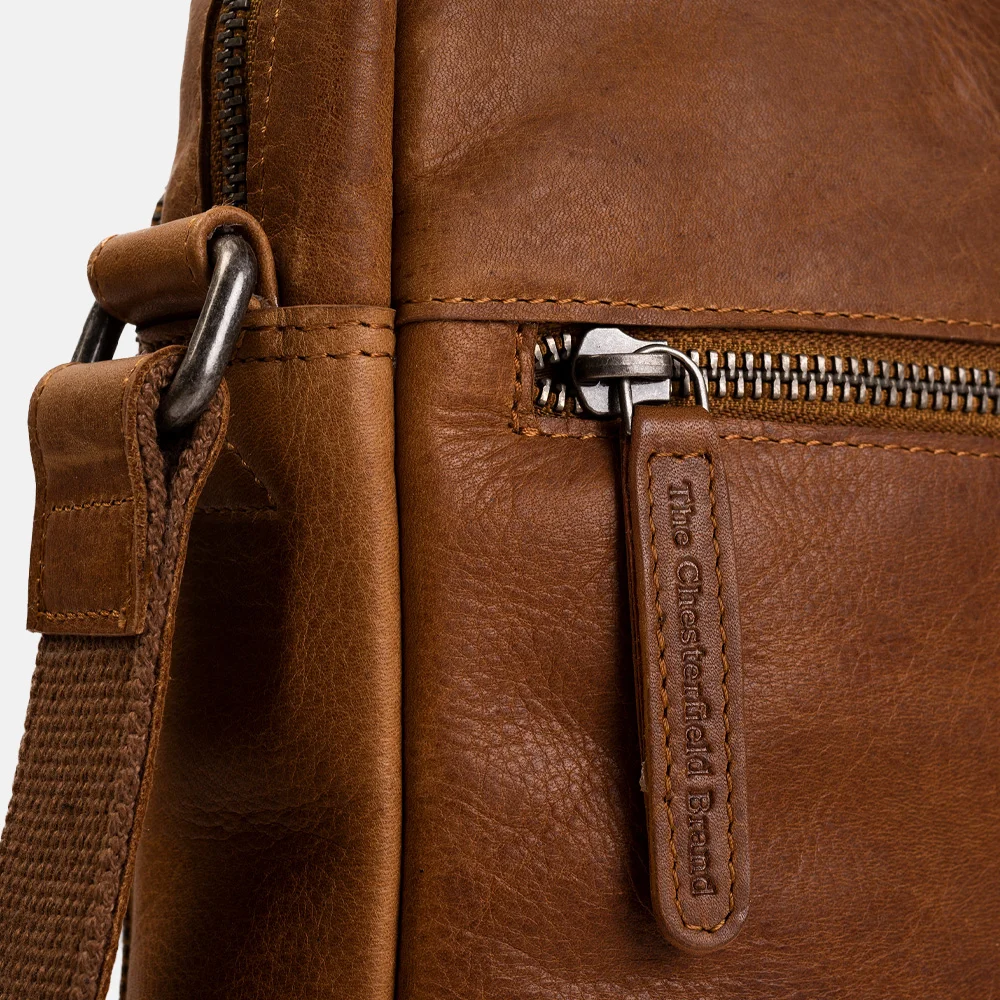 Chesterfield Dessau schoudertas cognac bij Duifhuizen