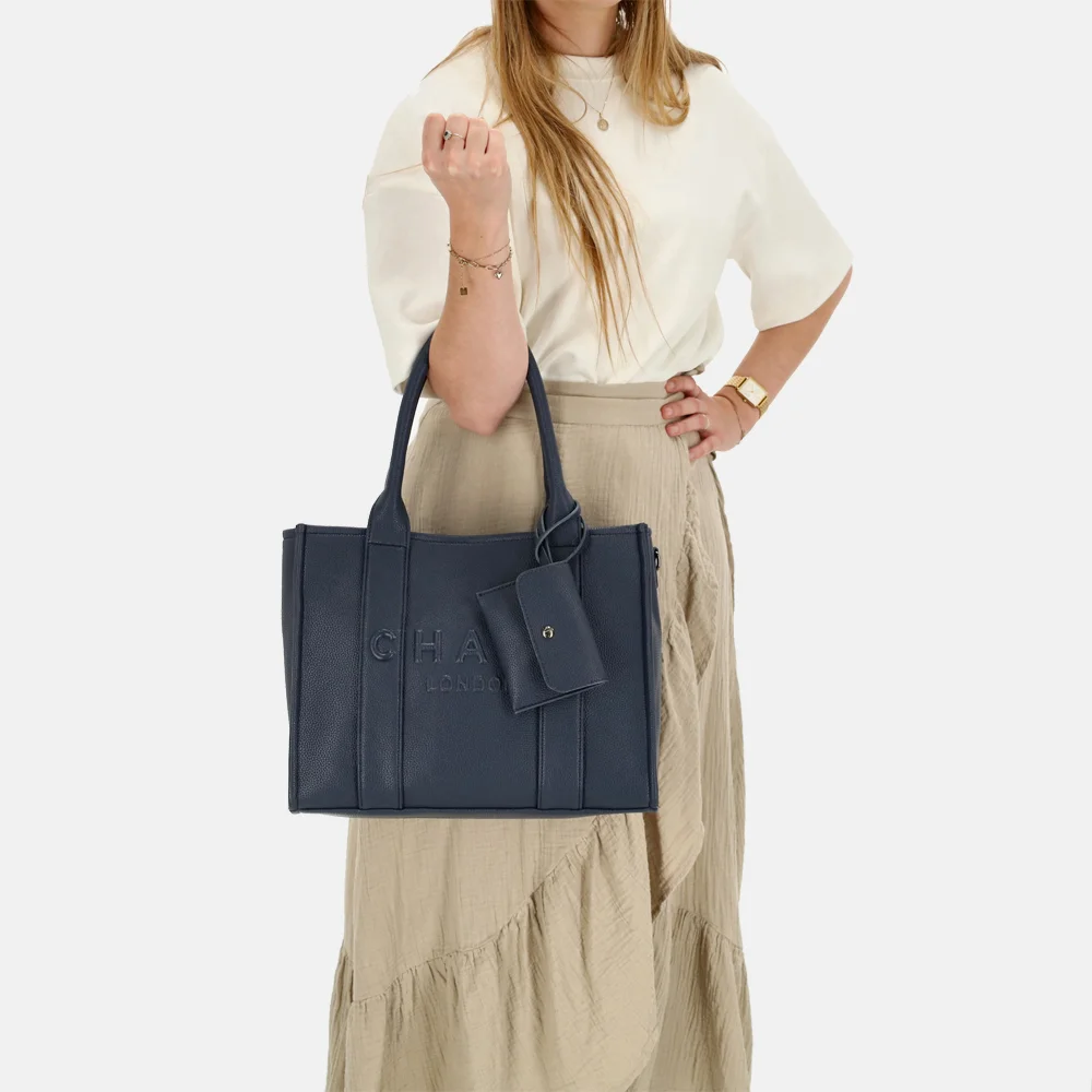 Charm London Debossed shopper M blauw bij Duifhuizen