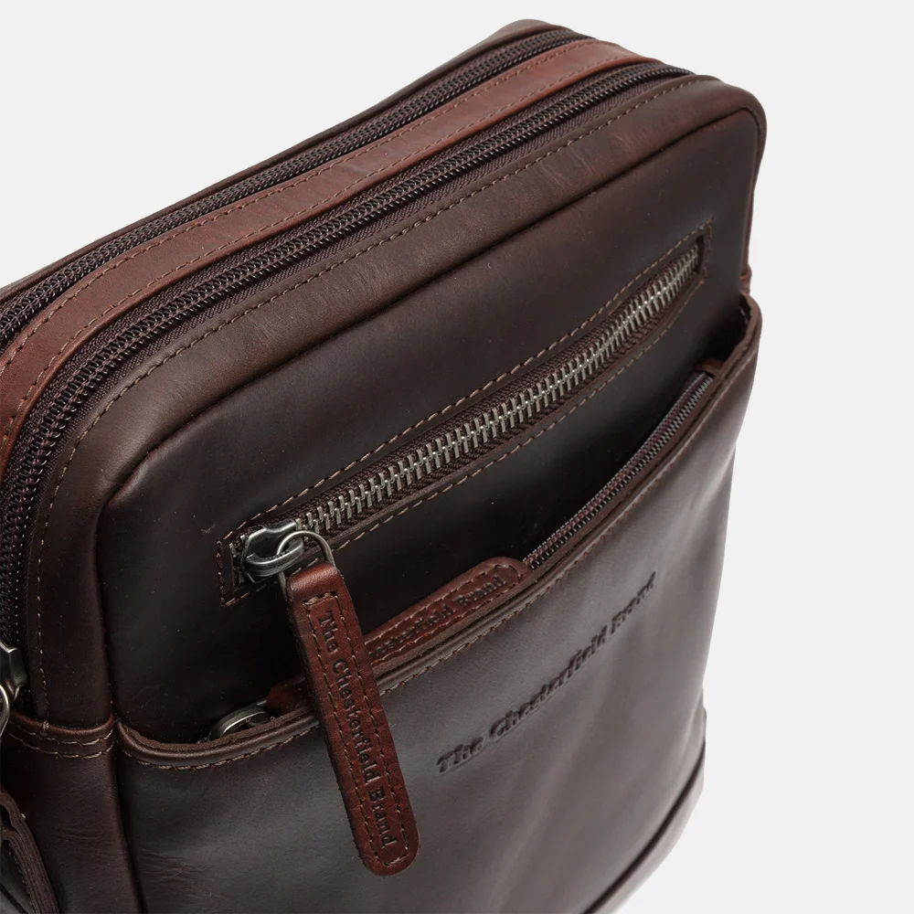 Chesterfield Arnhem schoudertas M brown bij Duifhuizen