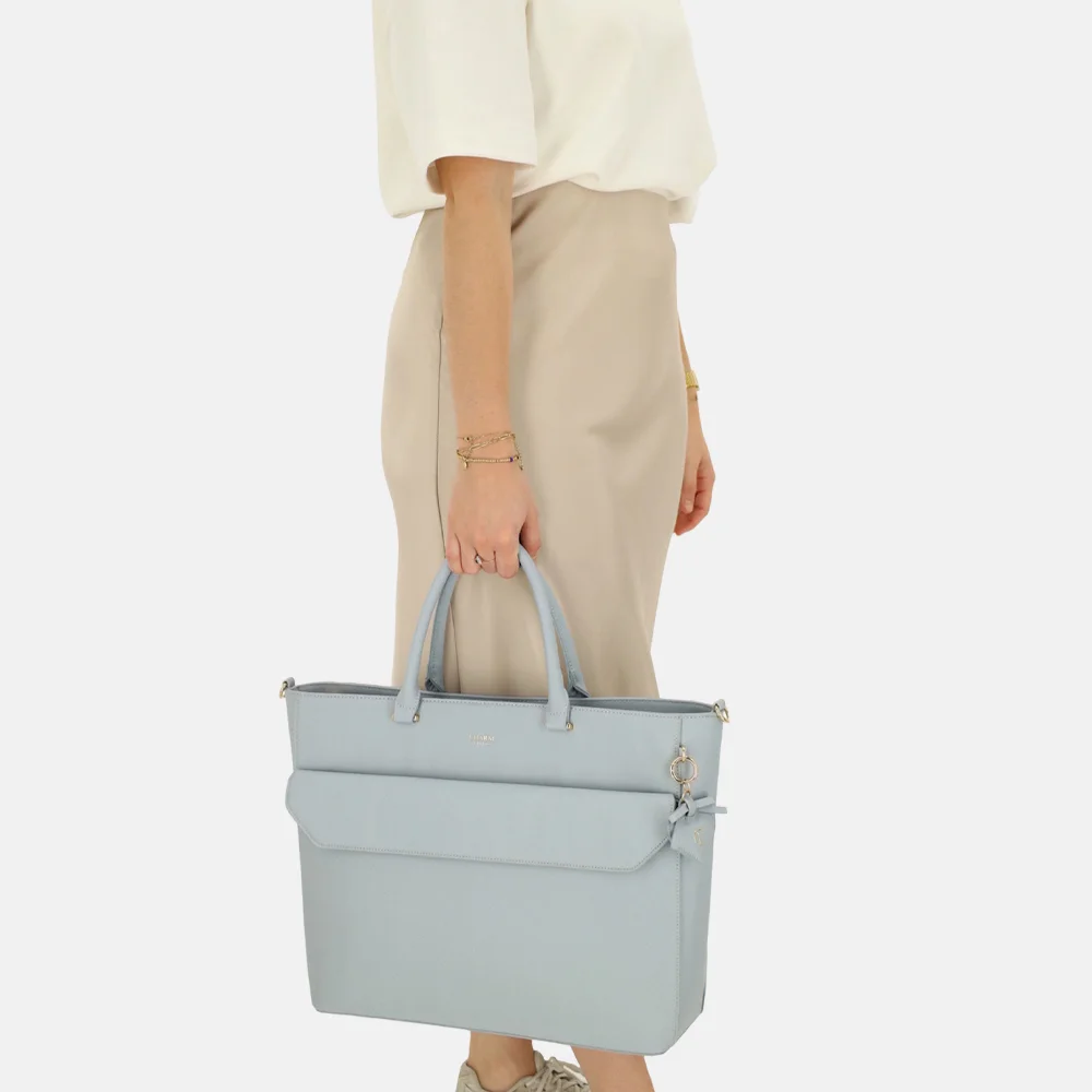 Charm London handtas 15 inch lichtblauw bij Duifhuizen