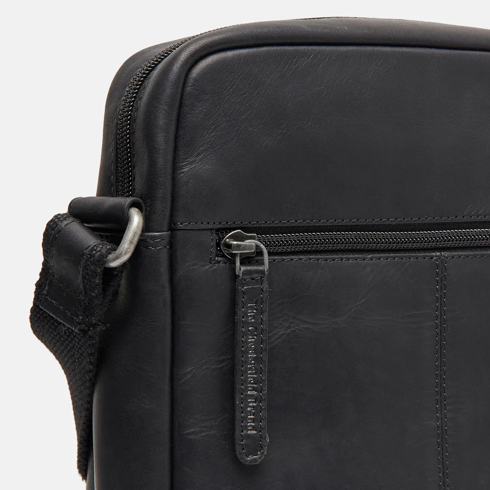 Chesterfield Anzora schoudertas L black bij Duifhuizen