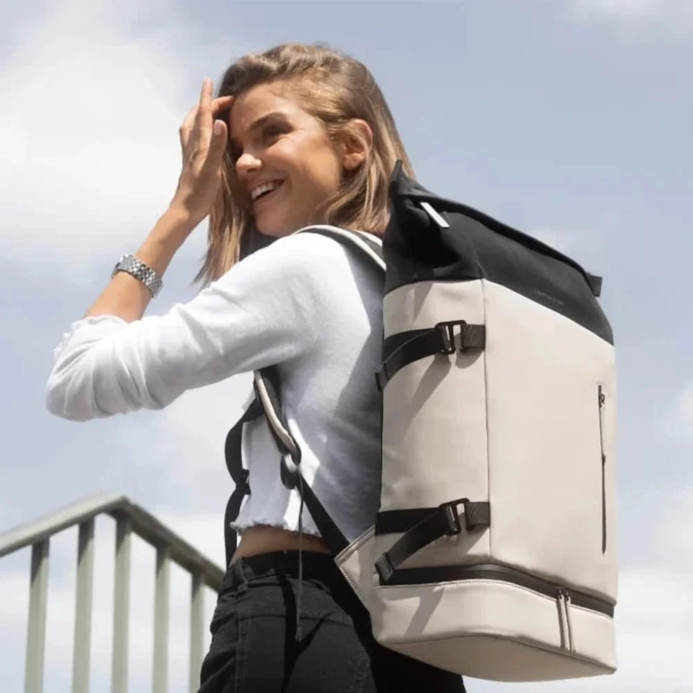 Kapten & Son Helsinki 17.3 inch rugzak cream/black bij Duifhuizen