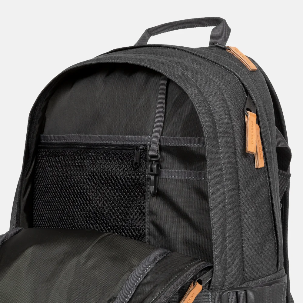 Eastpak Gerys rugzak 16 inch black denim bij Duifhuizen