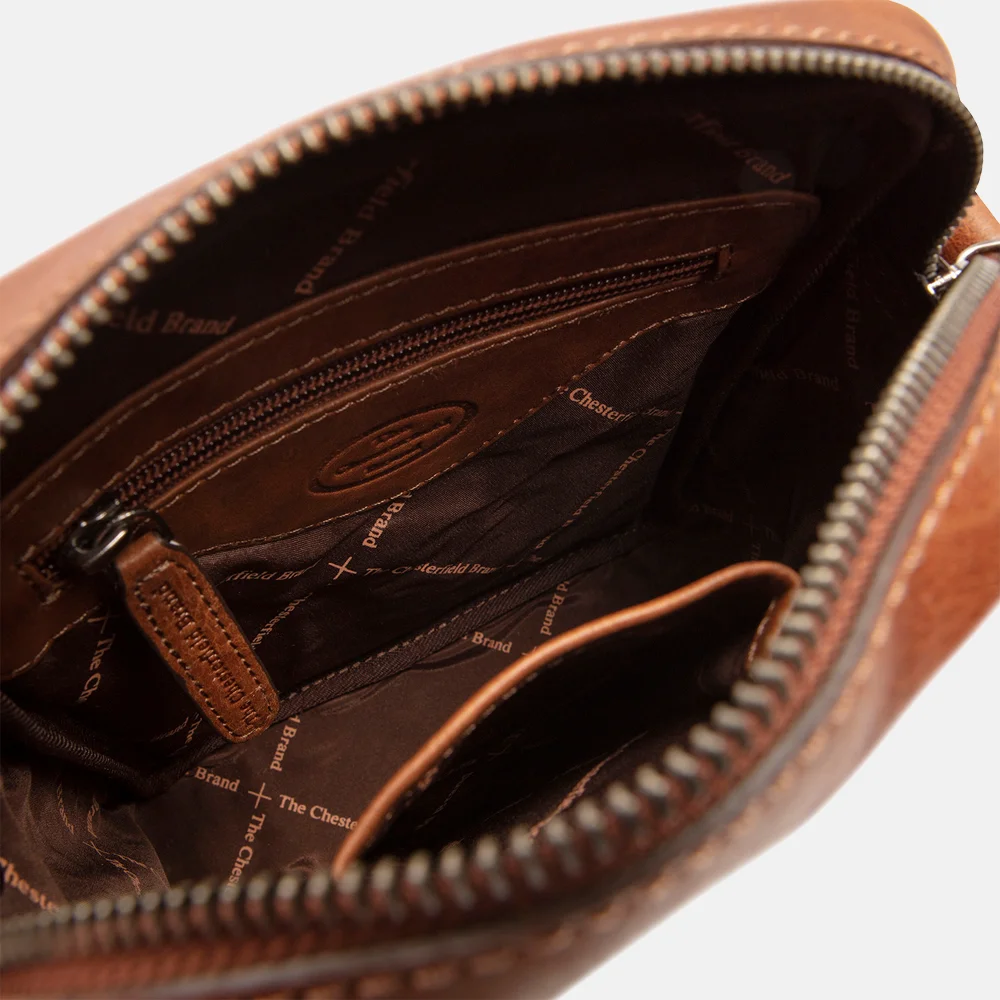 Chesterfield Troy schoudertas soft class cognac bij Duifhuizen