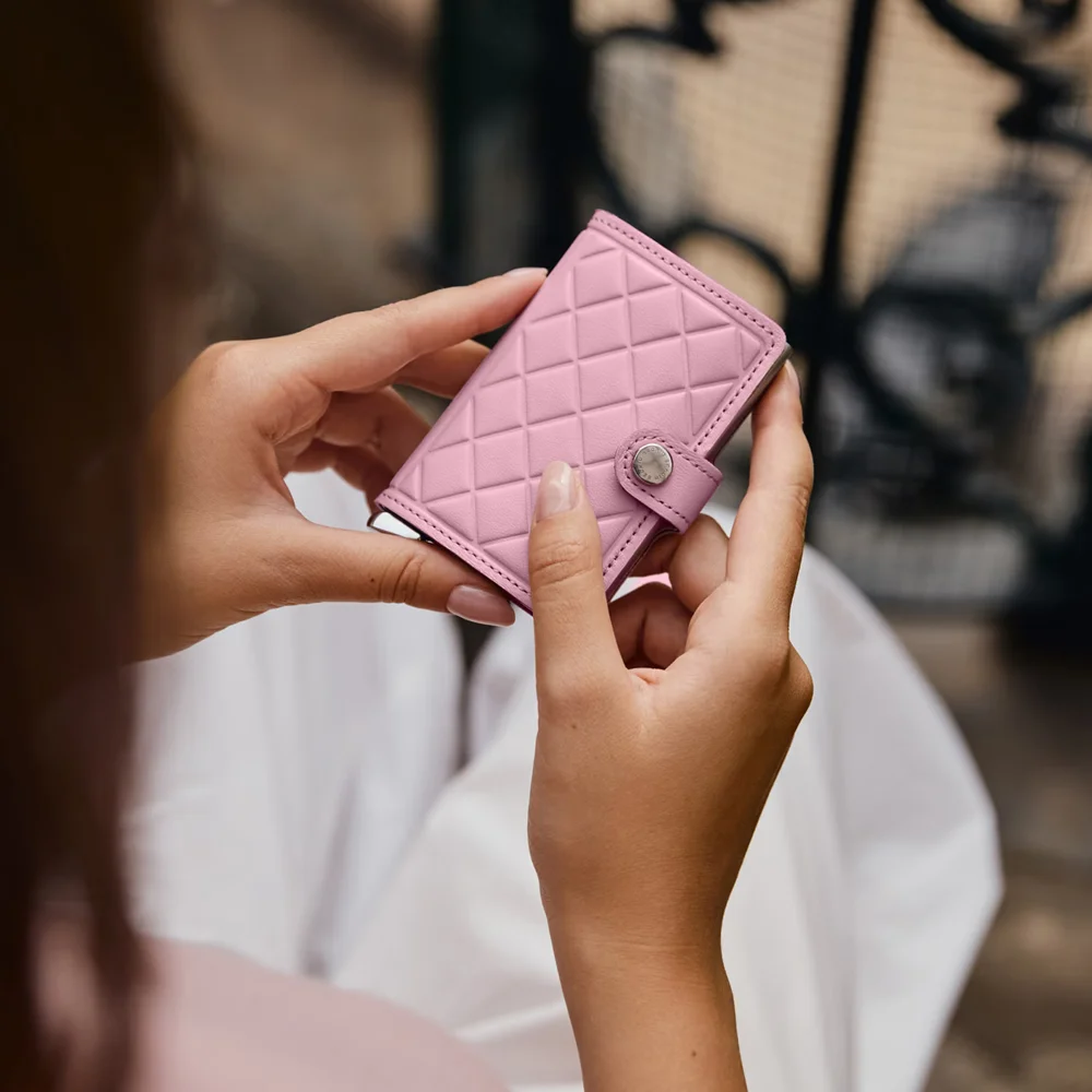 Secrid Premium Miniwallet Emboss Diamond pasjeshouder rose bij Duifhuizen