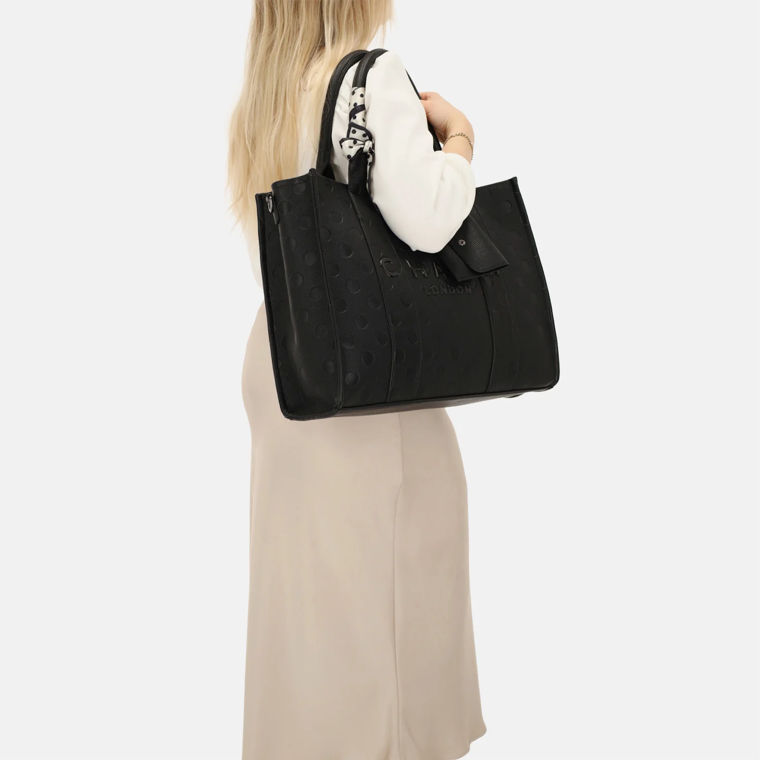 Charm London Bond Avenue handtas 15 inch polkadot zwart bij Duifhuizen
