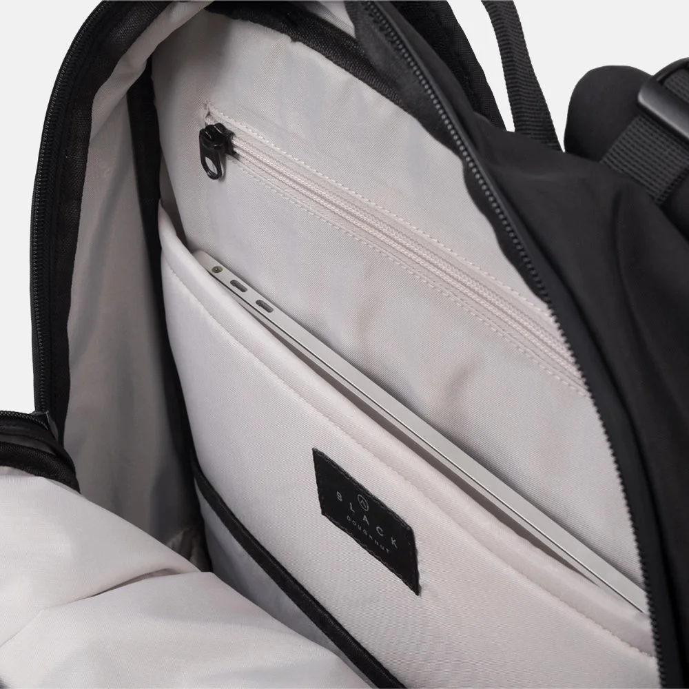 Doughnut Astir rugzak black bij Duifhuizen