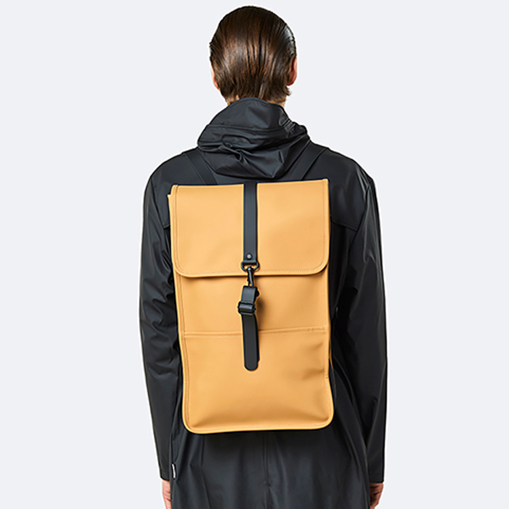 Rains rugzak 15 inch khaki bij Duifhuizen