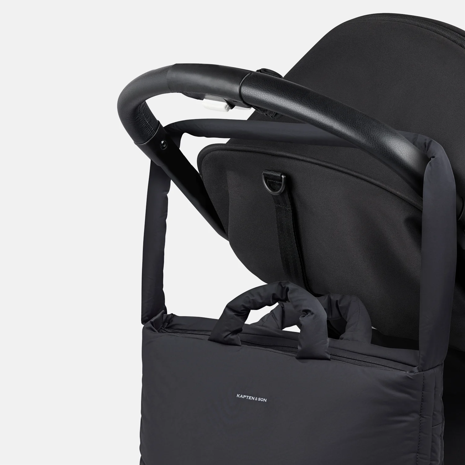 Kapten & Son Skara Cloud Pro shopper 16 inch all black bij Duifhuizen