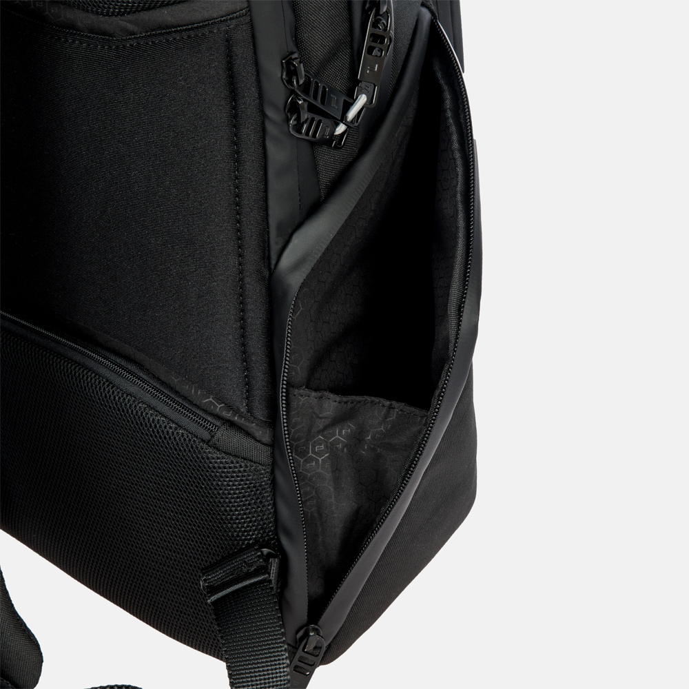 Porsche Design Urban Eco rugzak 15 inch black bij Duifhuizen Porsche Design Urban Eco rugzak 15 inch black bij Duifhuizen