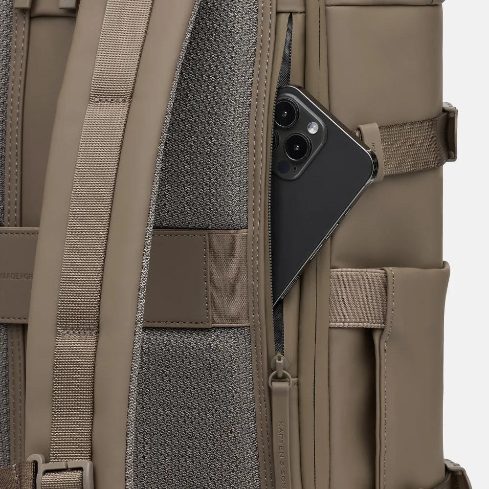 Kapten & Son Helsinki PRO rugzak 15 inch walnut bij Duifhuizen