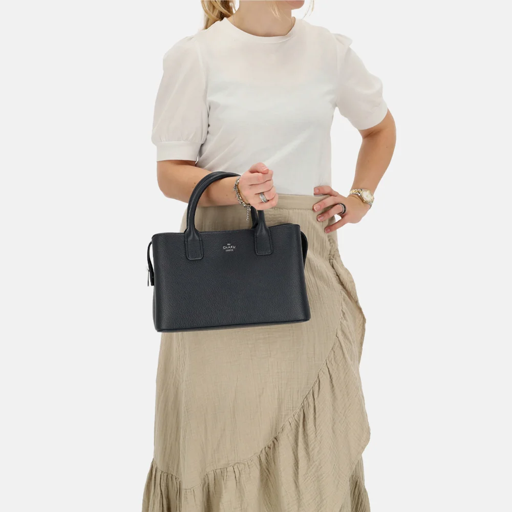 Charm London Muggiano handtas M navy bij Duifhuizen