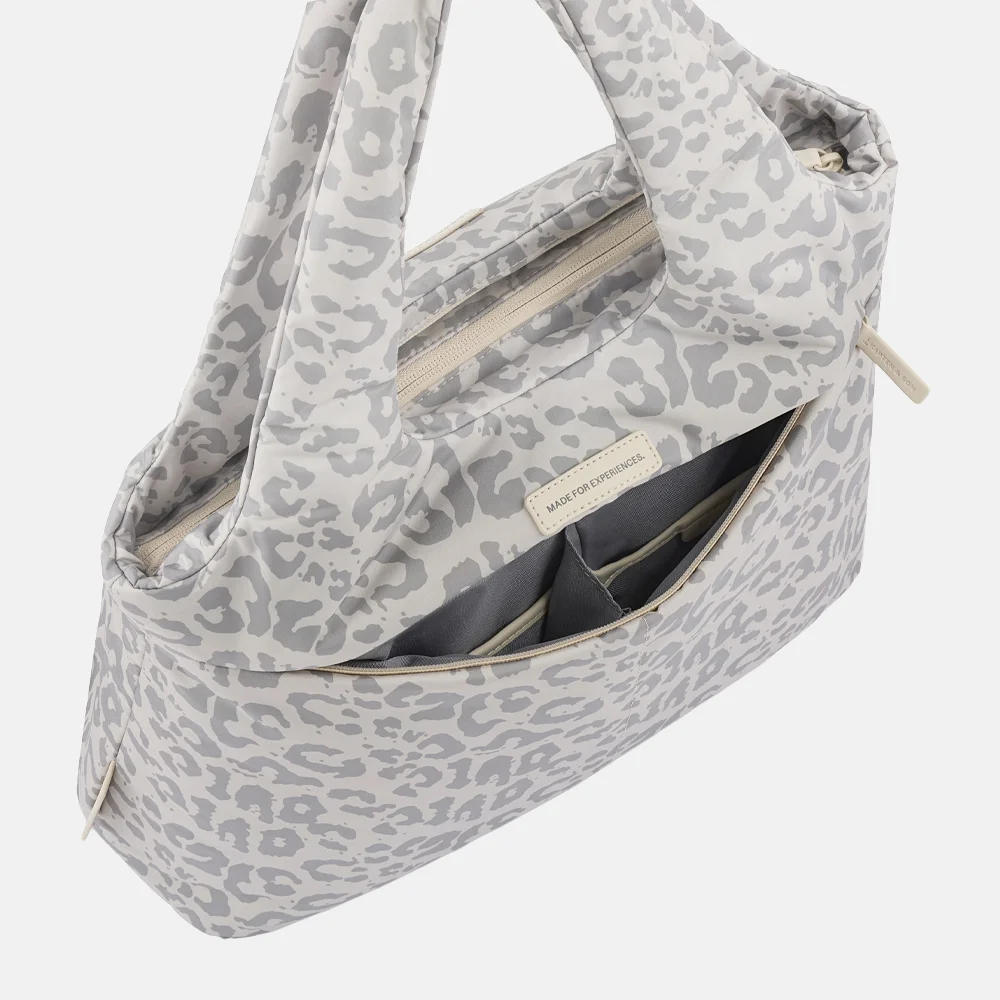 Kapten & Son Skara Cloud shopper 14 inch leopard sandstone bij Duifhuizen