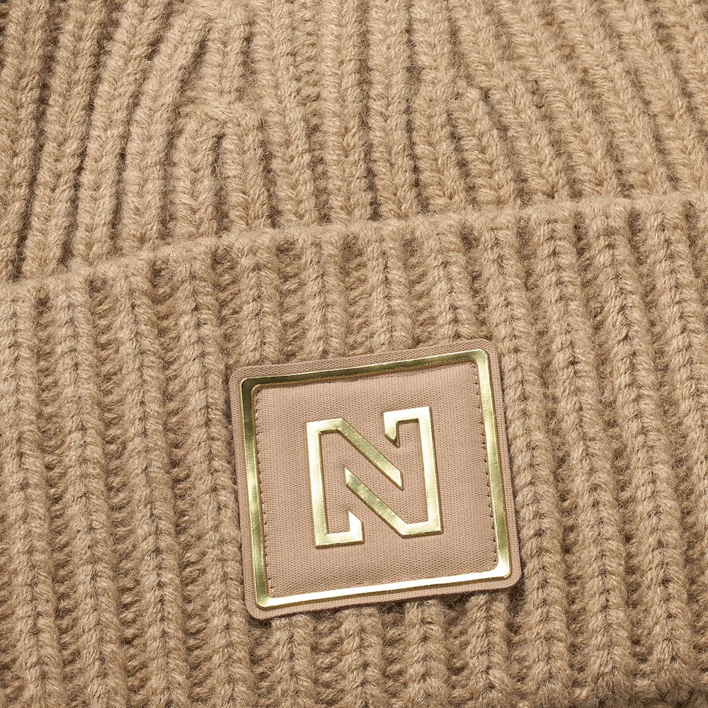 Nikkie Nashville muts hummus bij Duifhuizen