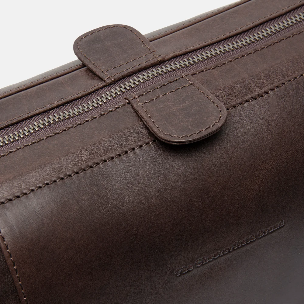 Chesterfield Biassa toilettas L dark brown bij Duifhuizen