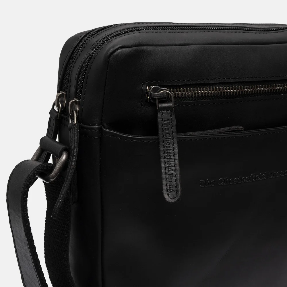 Chesterfield Arnhem schoudertas M black bij Duifhuizen