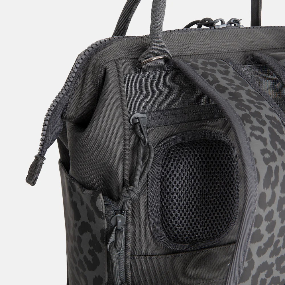 New Rebels Urban Weverly rugzak S black leopard bij Duifhuizen