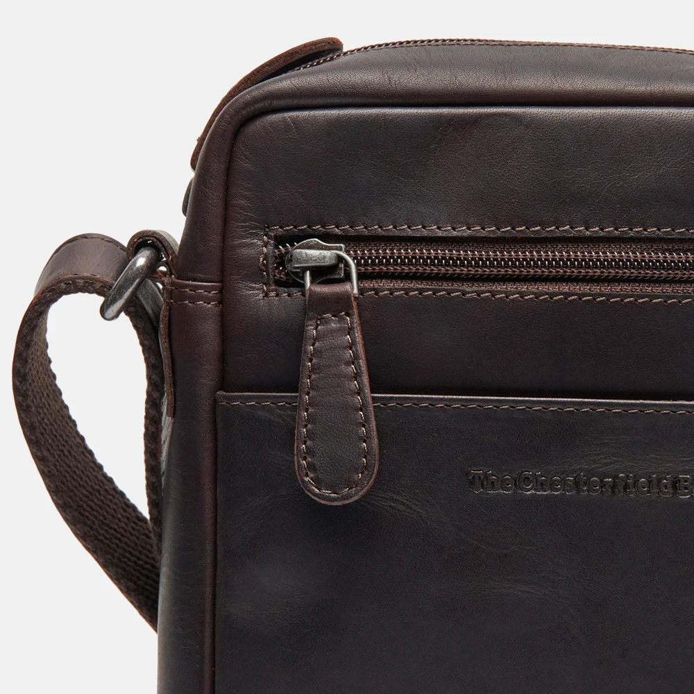 Chesterfield Laveno schoudertas S dark brown bij Duifhuizen