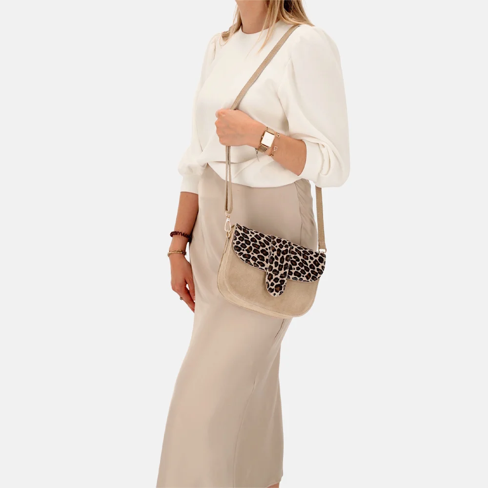 Charm London crossbody tas leopard taupe bij Duifhuizen