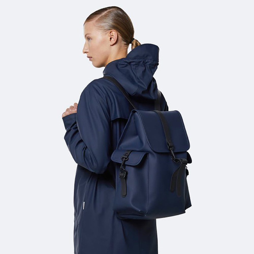 Rains rugzak large blue bij Duifhuizen