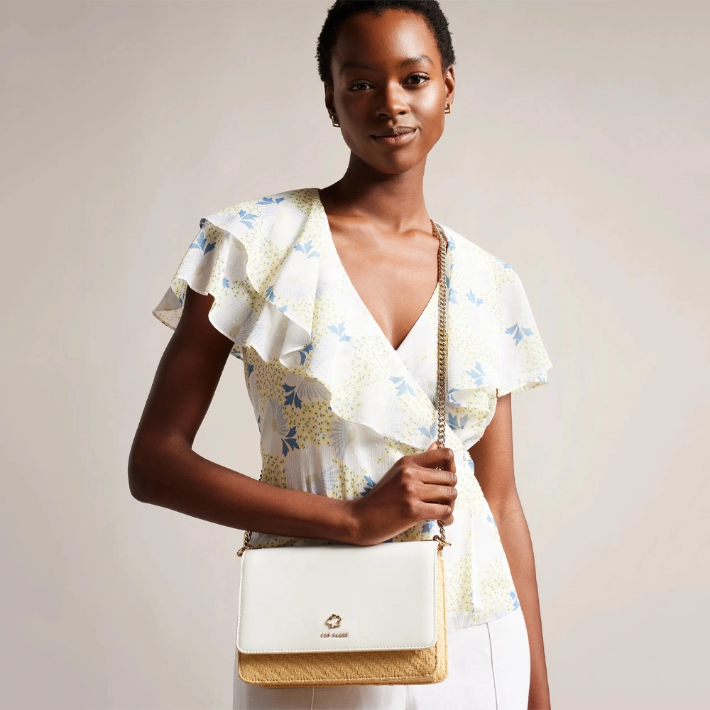 Ted Baker Magdie schoudertas ecru bij Duifhuizen