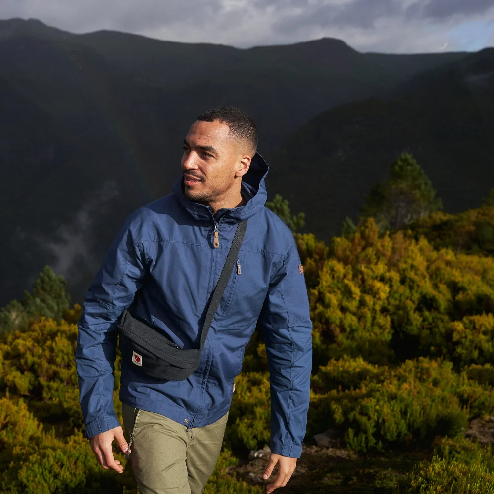 Fjallraven Ulvo heuptas black bij Duifhuizen