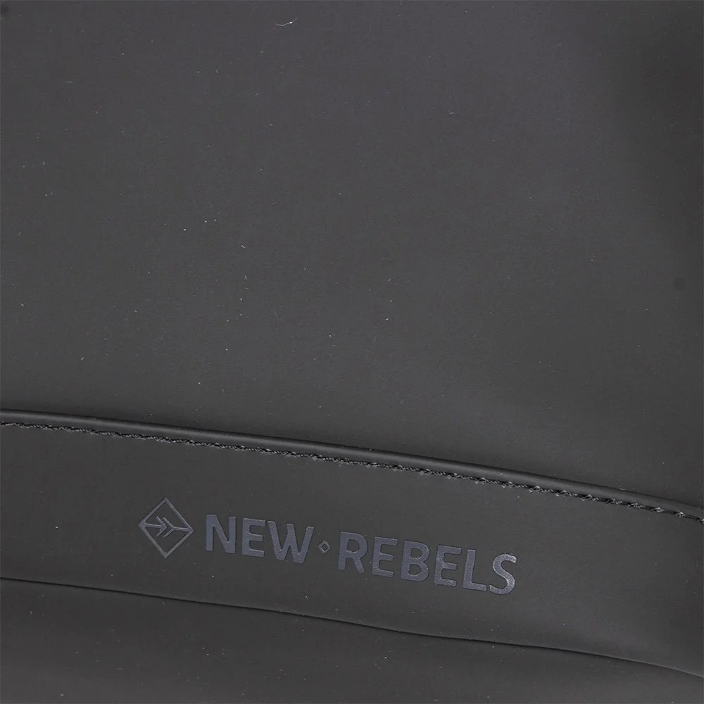 New Rebels Daley Flap rugzak black bij Duifhuizen