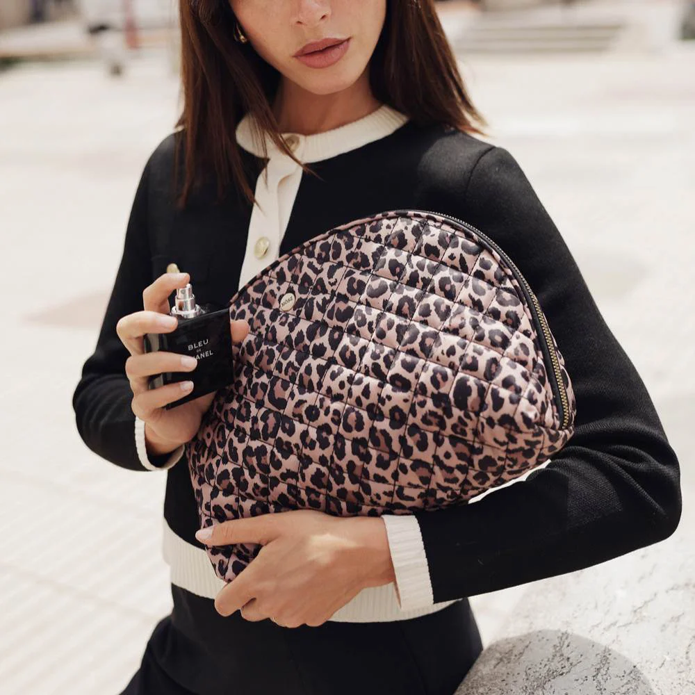 Mosz Ise toilettas L leopard bij Duifhuizen